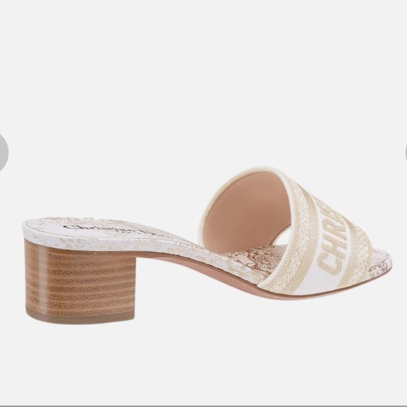 Dior Dway Heeled Slide Jardin d'Hiver Motif White-Gold
DIOR | KCQ244JHL-S67W - Picture 12 of 12